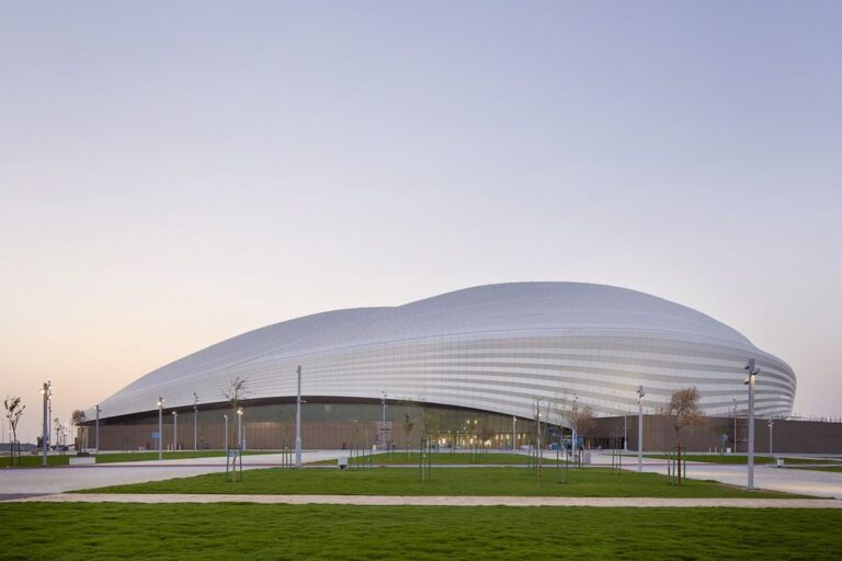 Inovasi desain stadion untuk efisiensi energi
